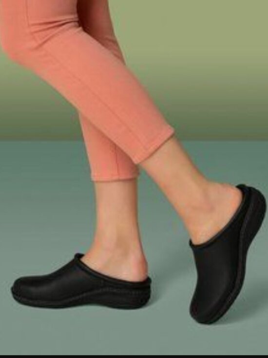 Aertrex Shoes - Ladies 7.5-8 Aertrex Robin slip resistant clogs black Leather arch support exc
